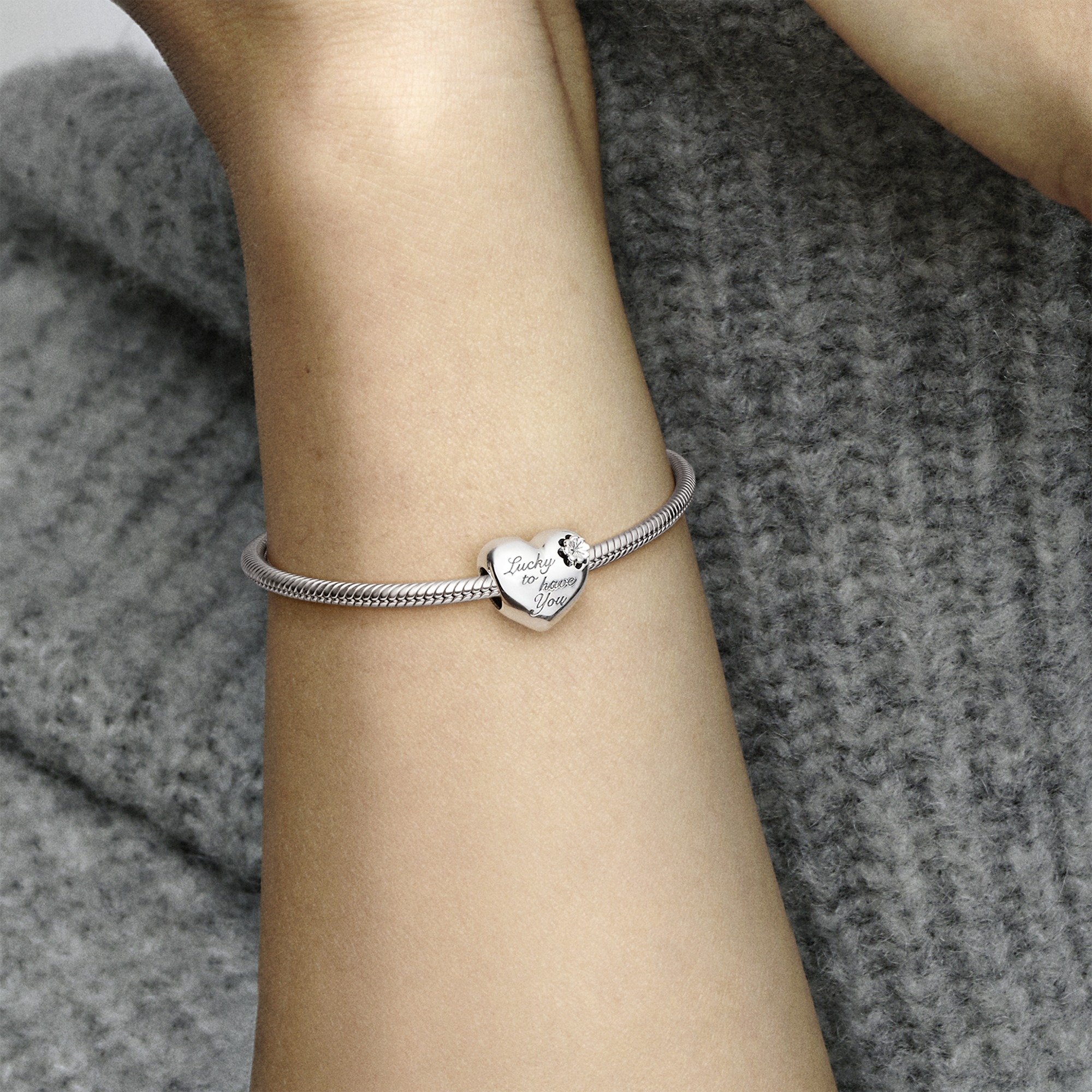 Moments Sterling Silver Charm / 799364C00