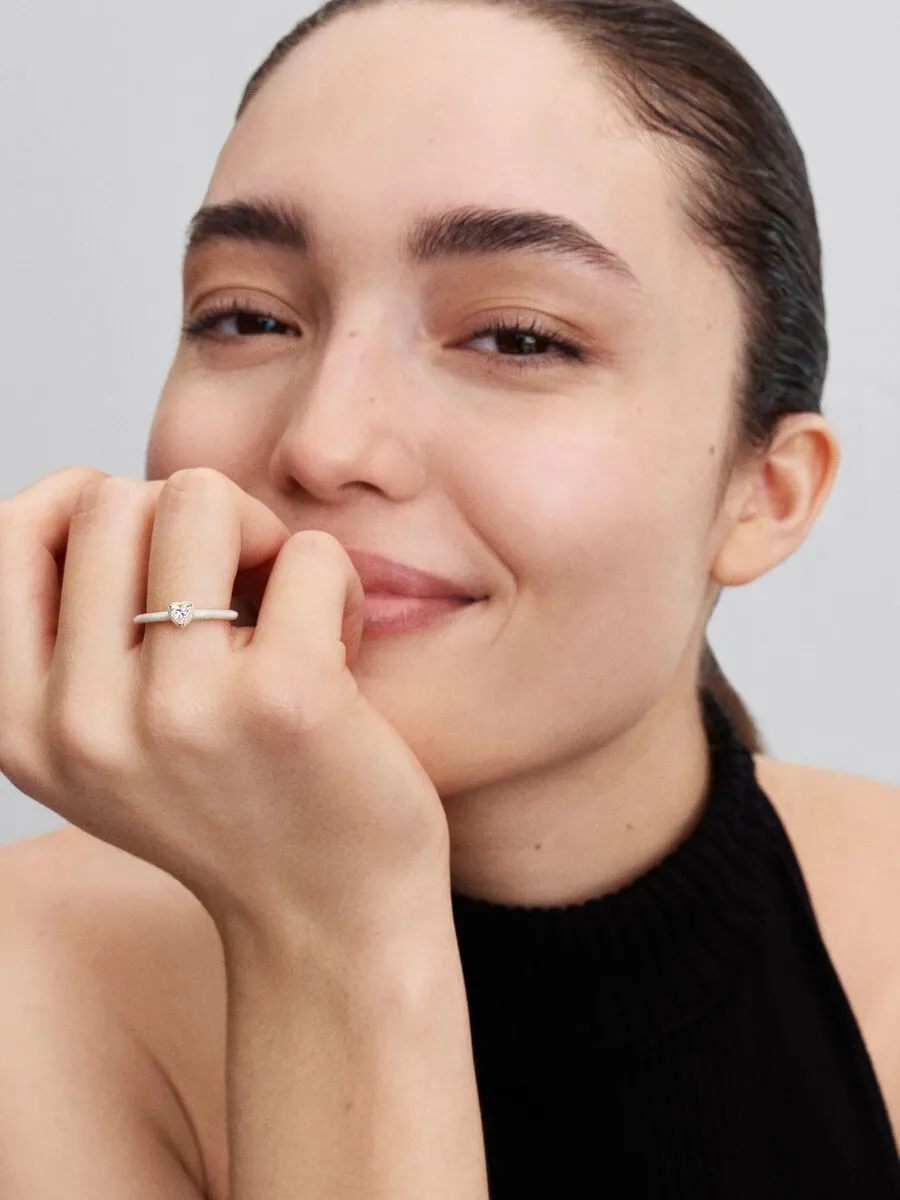 Heart 14k gold-plated ring with clear cubic zirconia and shimmering white enamel / 163088C01-54