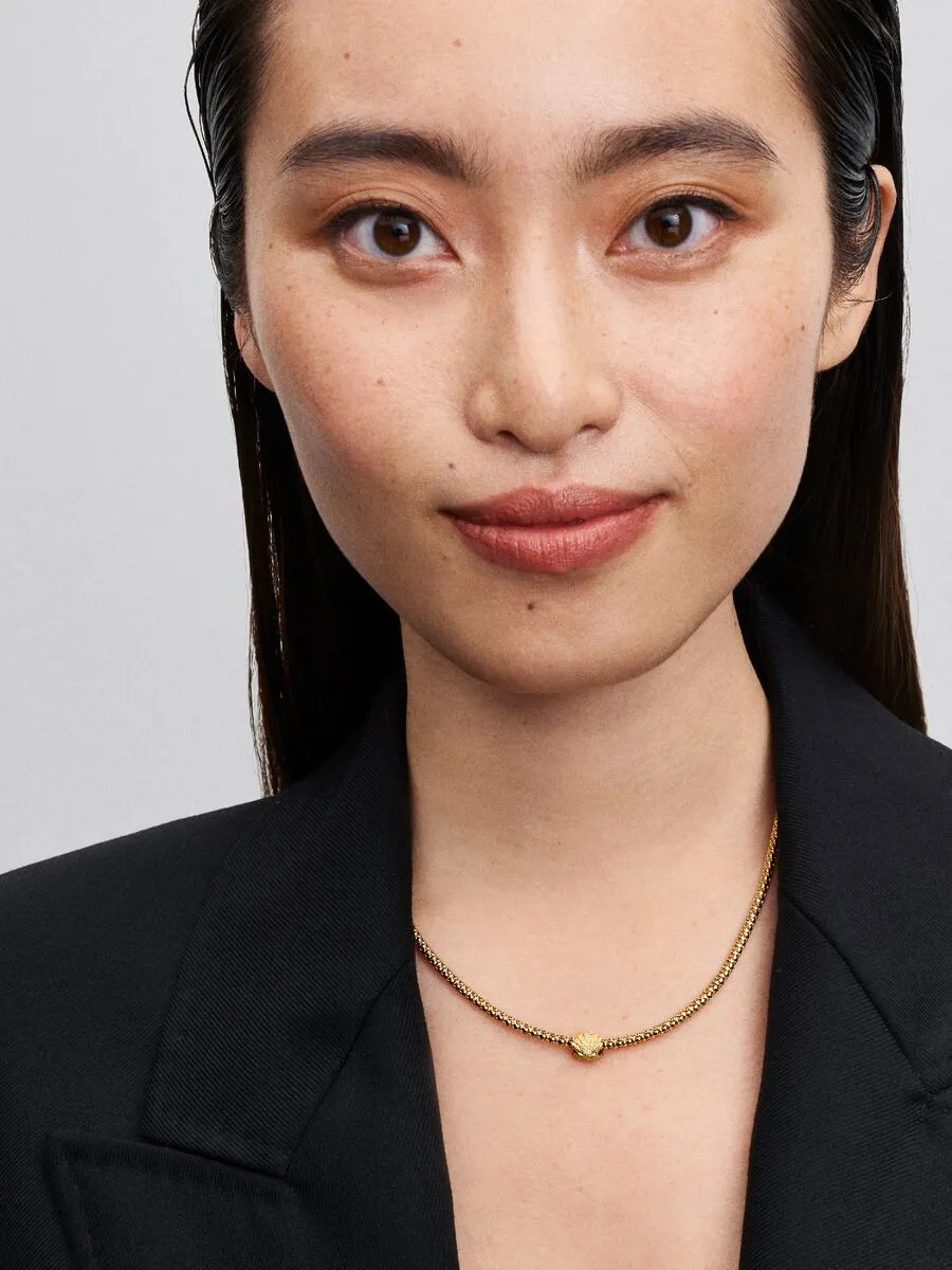 Textured shell 14k gold-plated mini charm / 764057C00