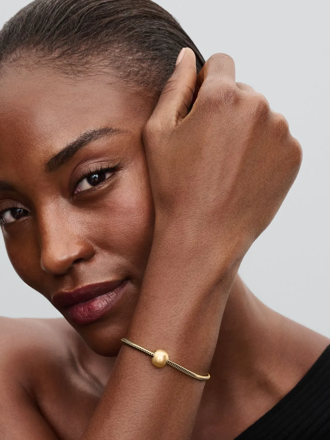 14k Gold-plated charm with yellow lacquered artifi