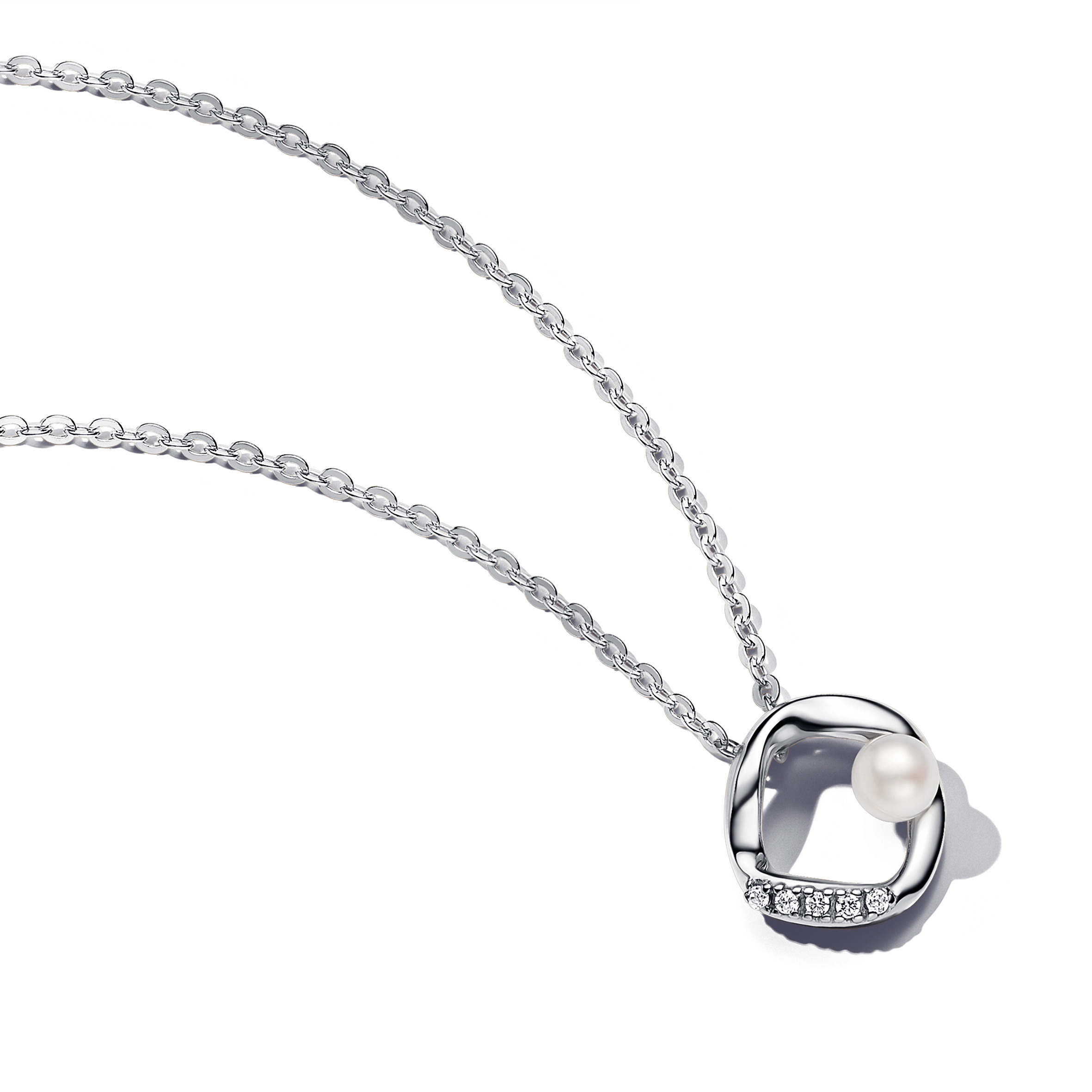 Sterling silver collier with white treated freshwa