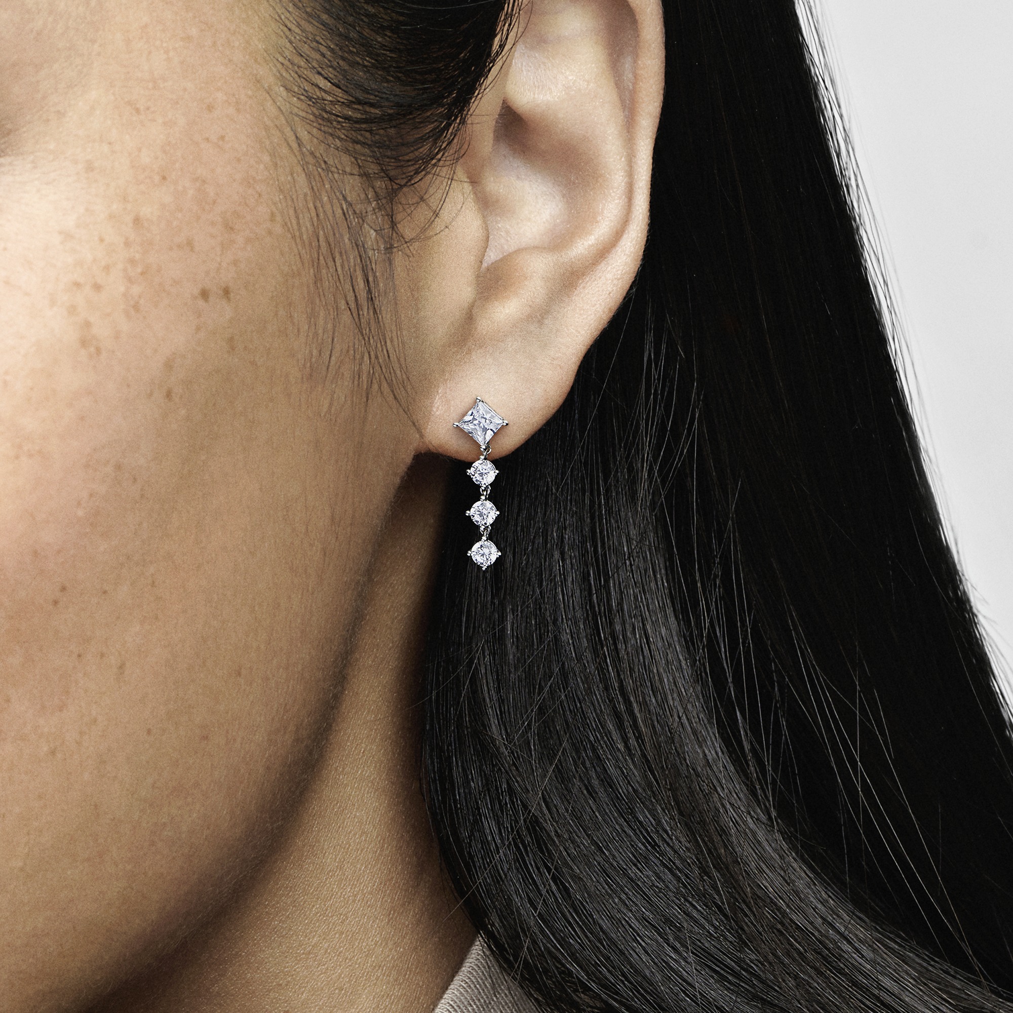 Sterling silver stud earrings with clear zirconia /290045C01