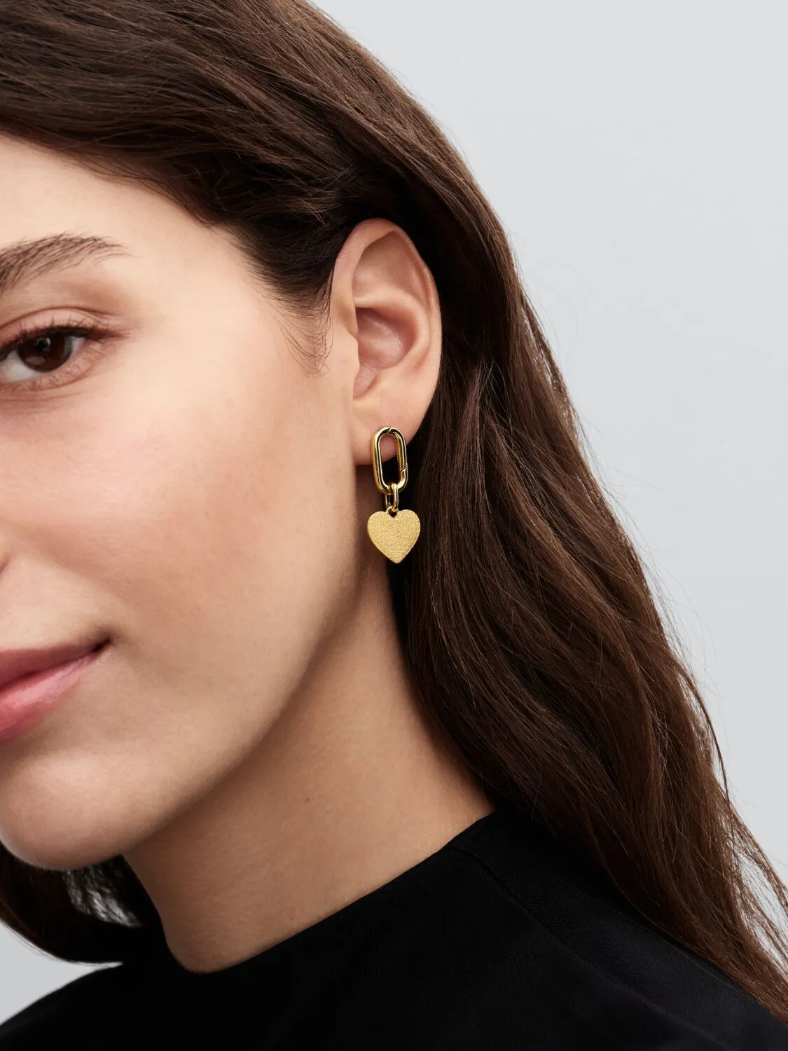 Engravable textured heart 14k gold-plated medallio