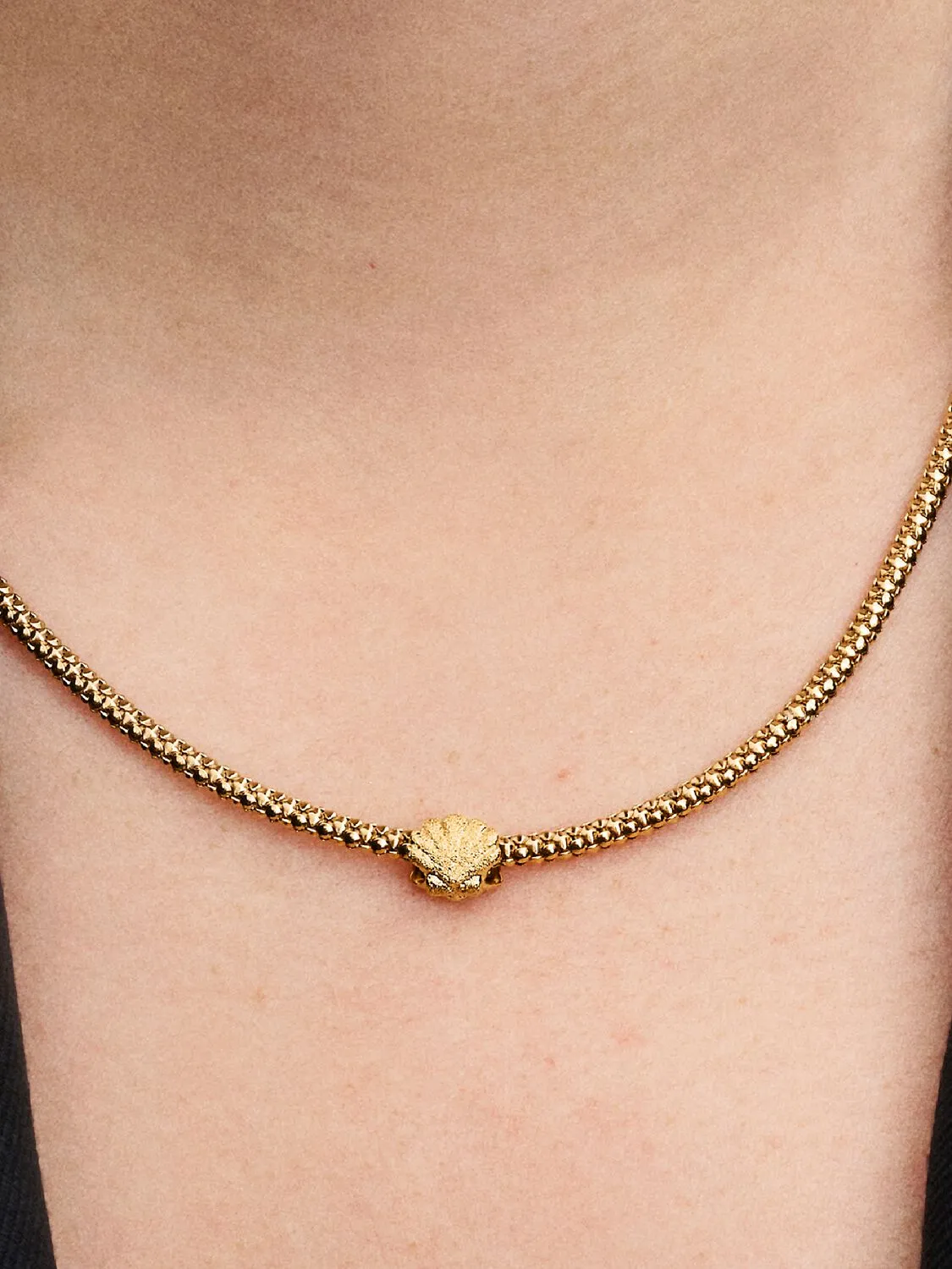 Textured shell 14k gold-plated mini charm