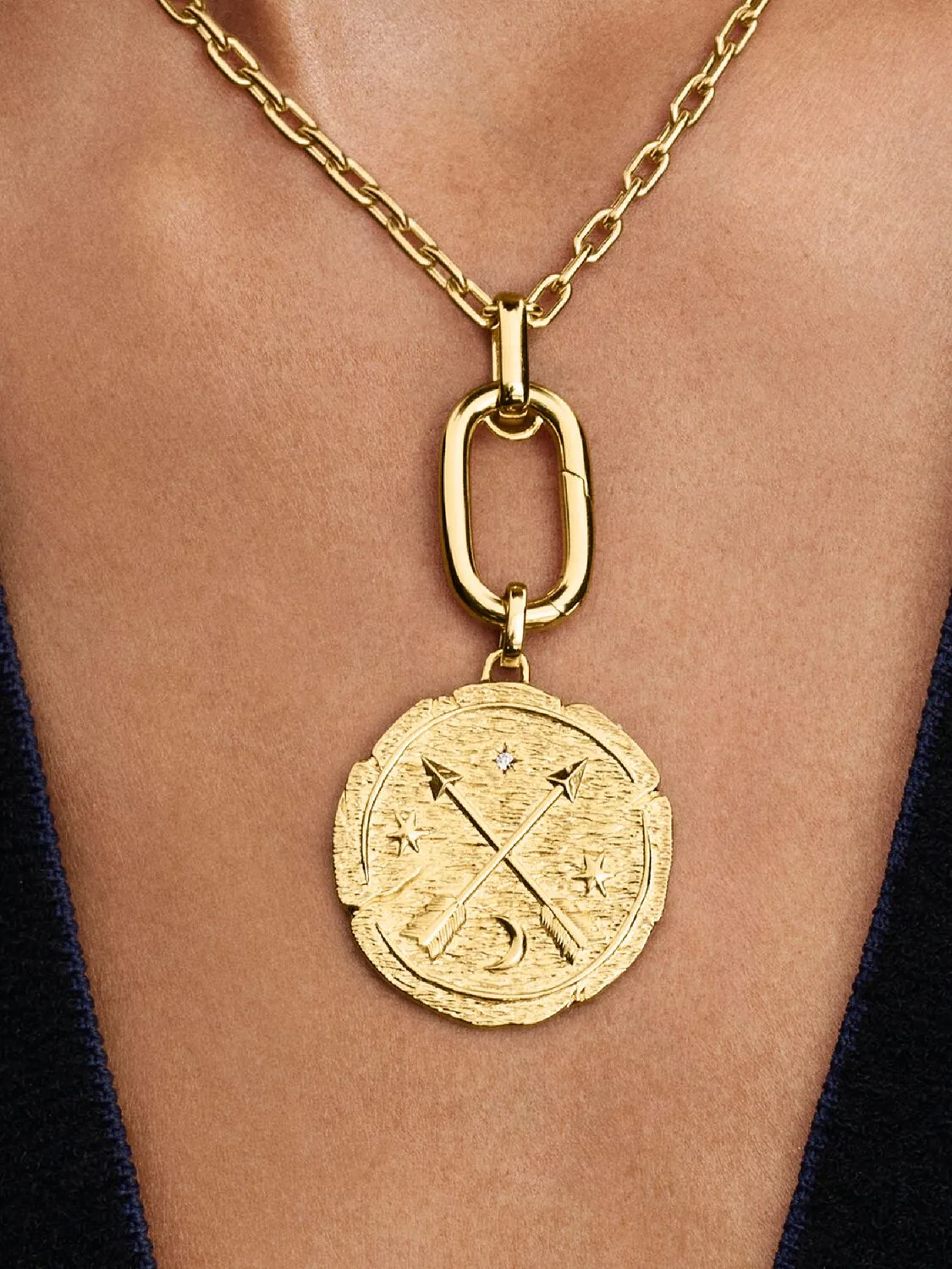 Crossing arrows 14k gold-plated medallion with cle