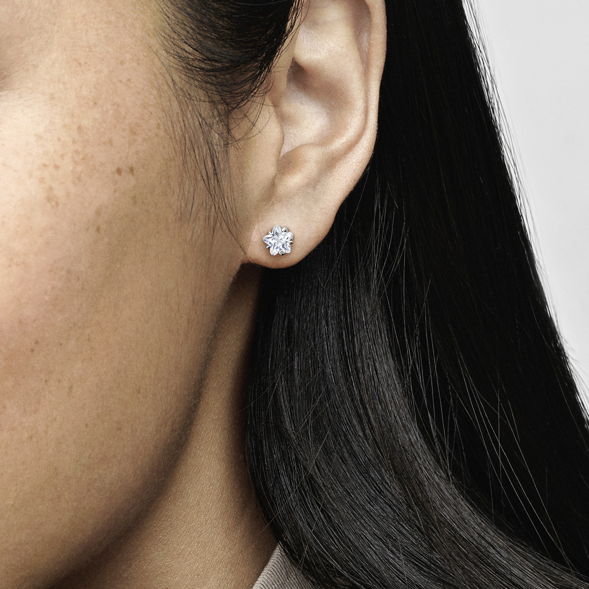 Star sterling silver stud earrings with clear cubi