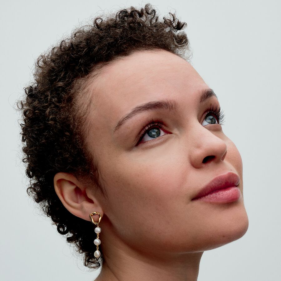 14k Gold-plated drop earrings with baroque white t