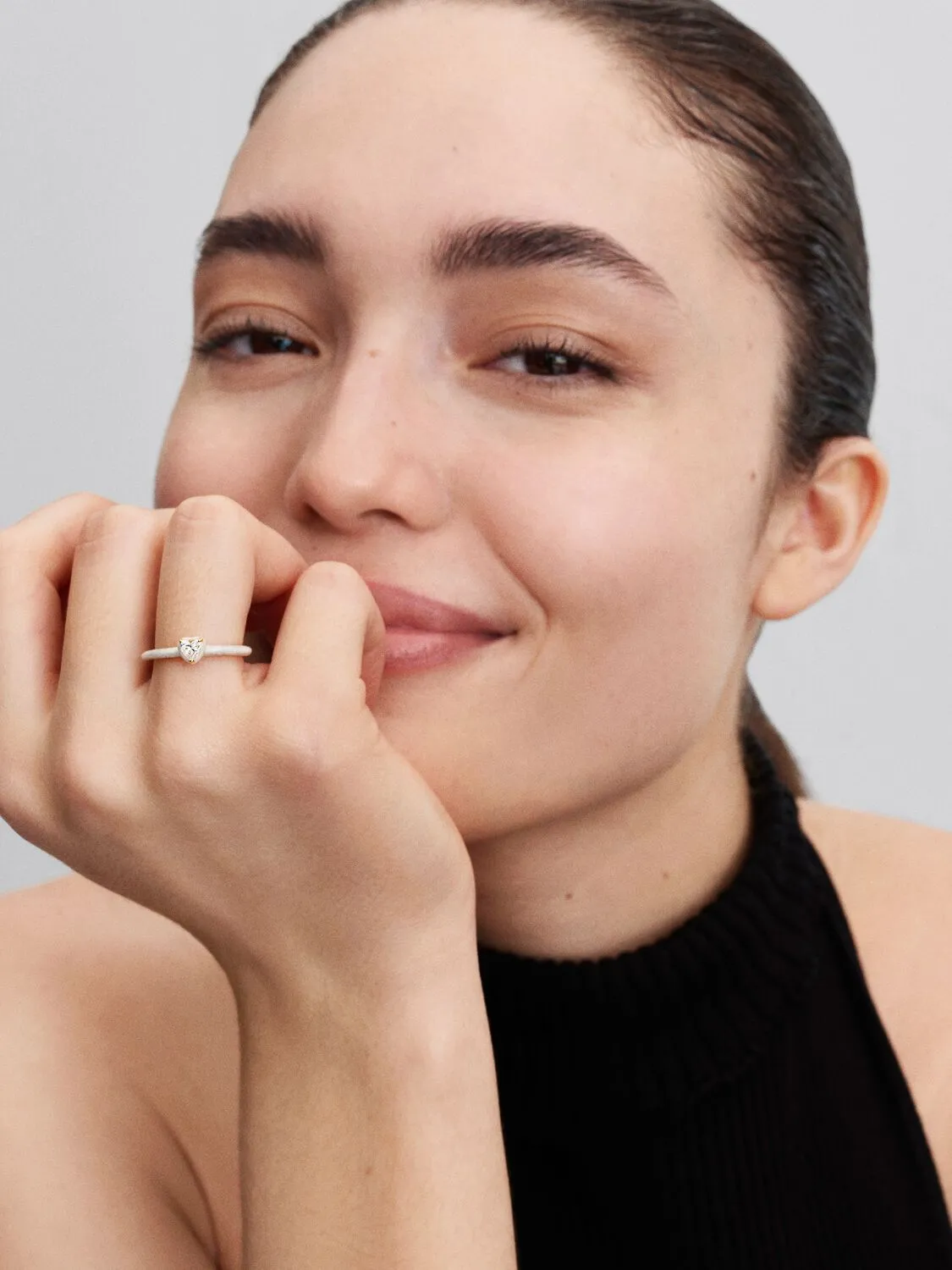 Heart 14k gold-plated ring with clear cubic zirconia and shimmering white enamel / 163088C01-50