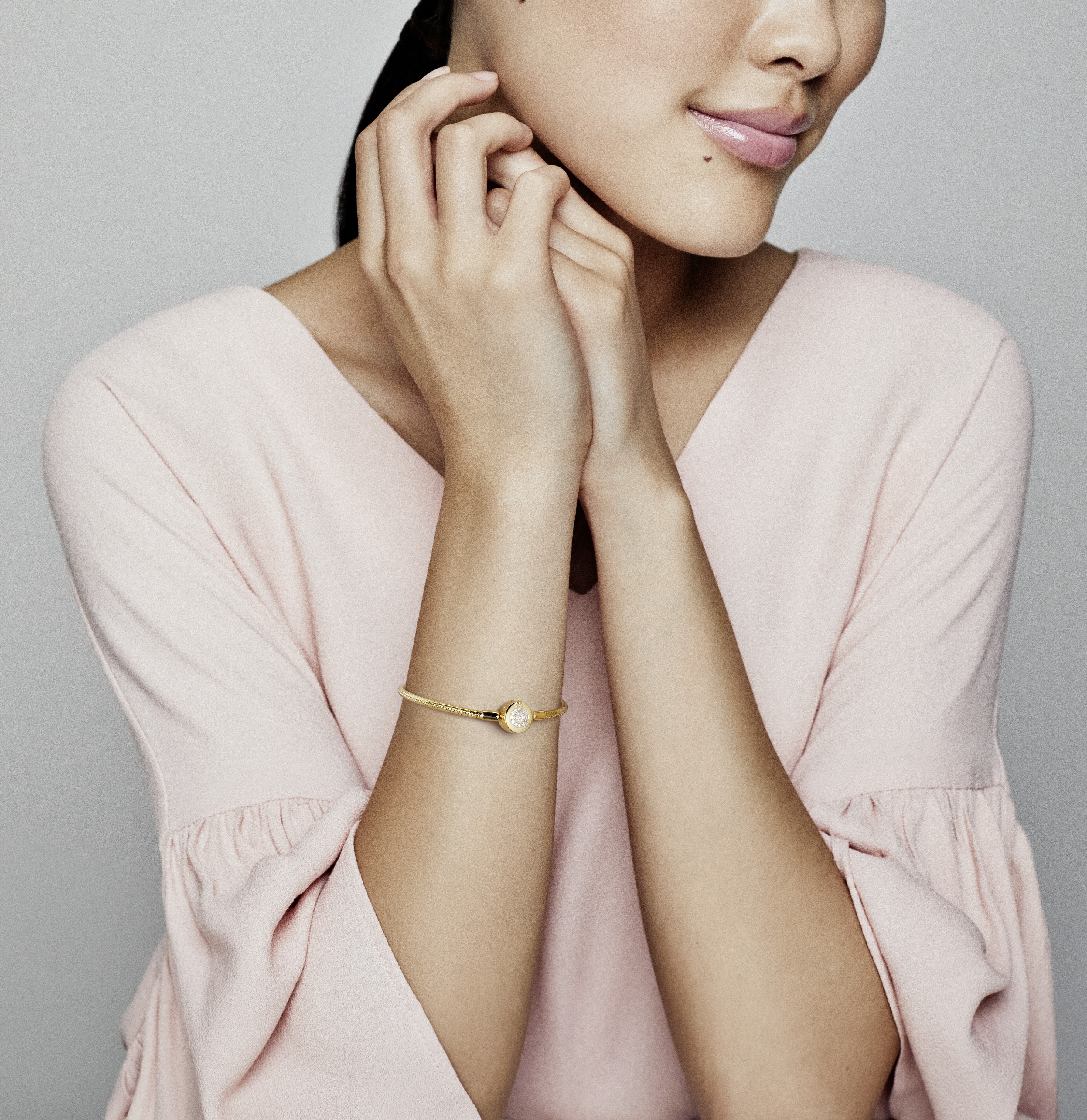 Snake chain 14k gold-plated bracelet and crown O c