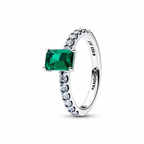 Sterling silver ring with royal green crystal and 