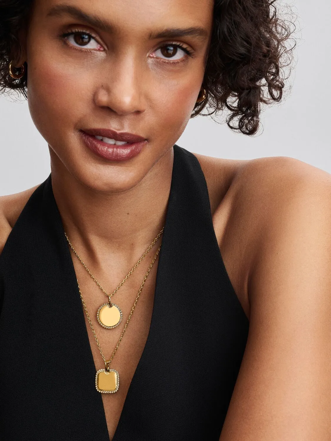 Engravable round 14k gold-plated pendant with clear cubic zirconia / 364007C01