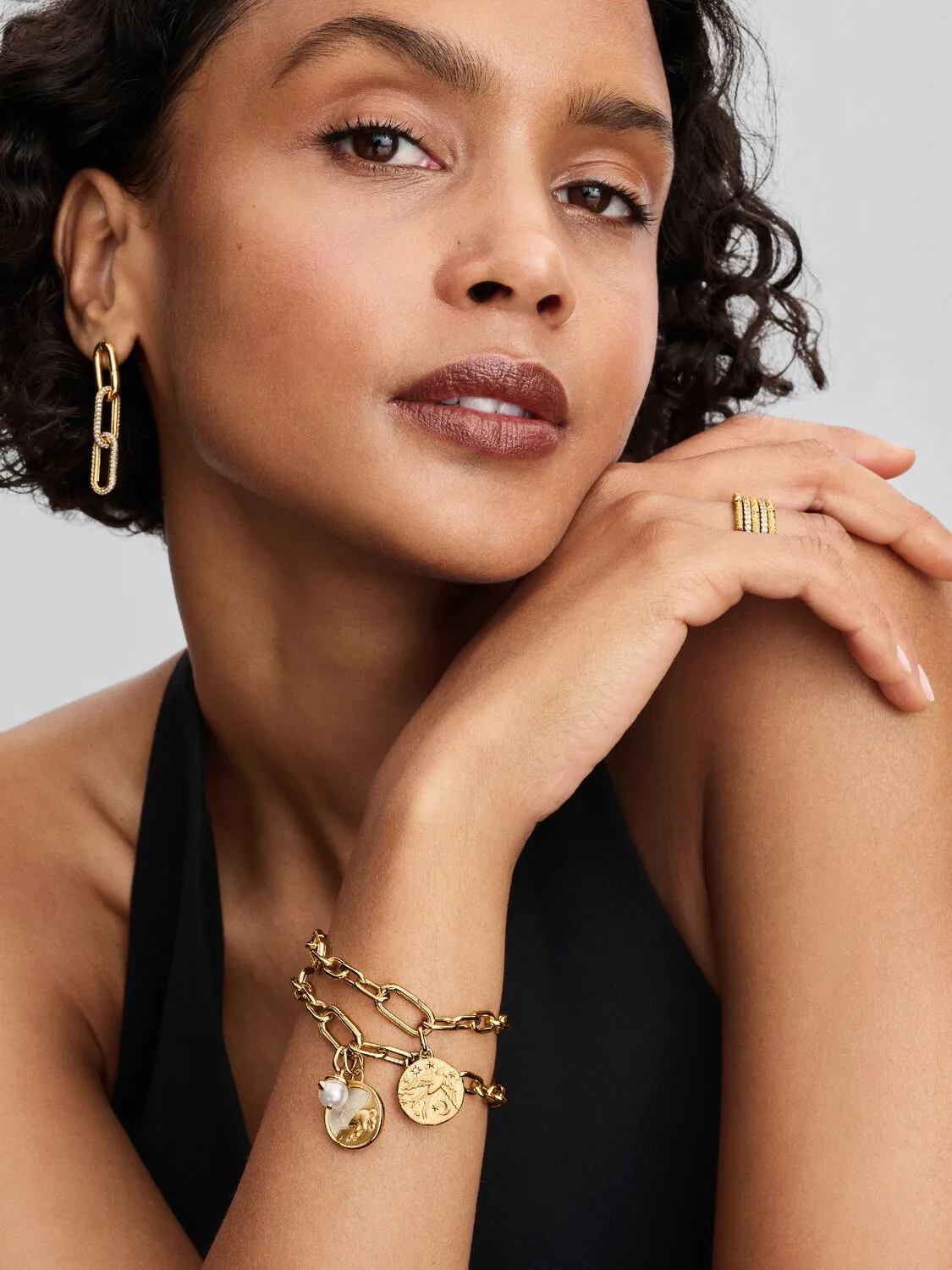 Swallow 14k gold-plated medallion with clear cubic zirconia / 764082C01